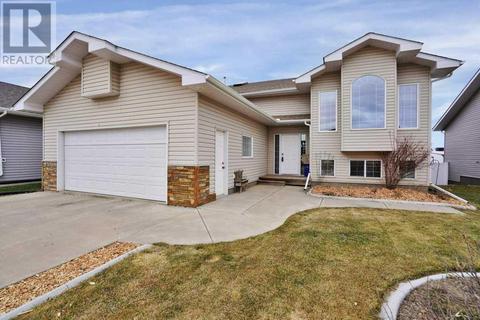 4638 58 Avenue, House detached with 4 bedrooms, 3 bathrooms and 2 parking in Rimbey AB | Card Image