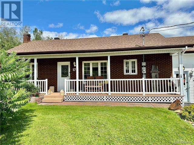 17 Rue Roland, House detached with 3 bedrooms, 2 bathrooms and null parking in Edmundston NB | Image 2