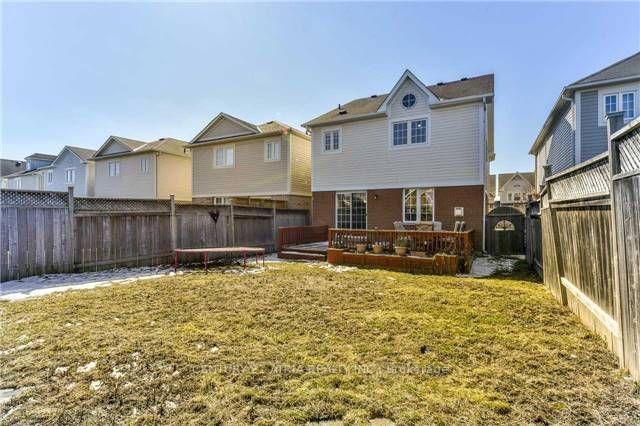 81 Kirkland Pl, House detached with 4 bedrooms, 3 bathrooms and 3 parking in Whitby ON | Image 4