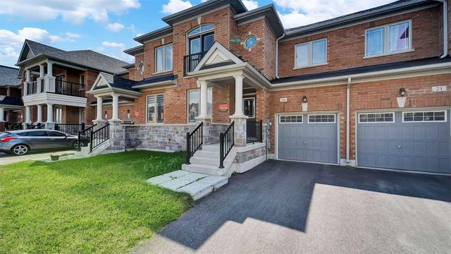 19 Walter English Dr, House attached with 3 bedrooms, 3 bathrooms and 3 parking in East Gwillimbury ON | Image 1