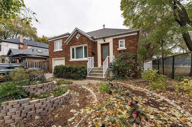 205 Prince Edward Dr S, House detached with 3 bedrooms, 2 bathrooms and 3 parking in Toronto ON | Image 12