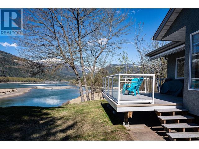 408 Fifth Street W, House attached with 3 bedrooms, 2 bathrooms and 2 parking in Revelstoke BC | Image 18