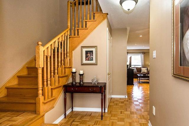 6 Queen Anne Dr, House attached with 3 bedrooms, 3 bathrooms and 2 parking in Brampton ON | Image 4