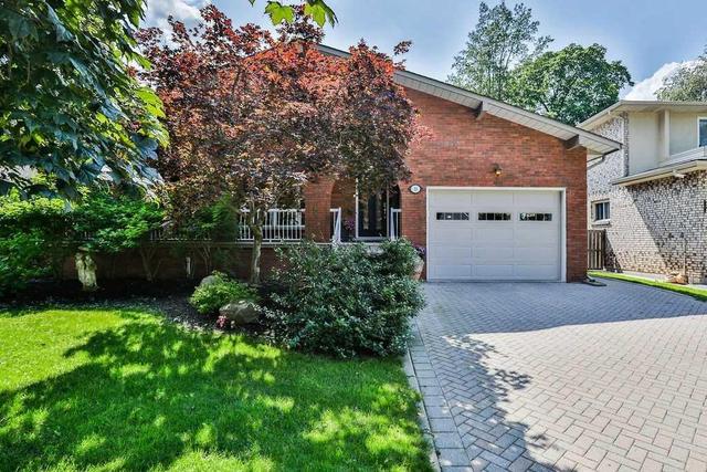 33 Fairlawn Crt, House detached with 3 bedrooms, 3 bathrooms and 4 parking in Hamilton ON | Image 1
