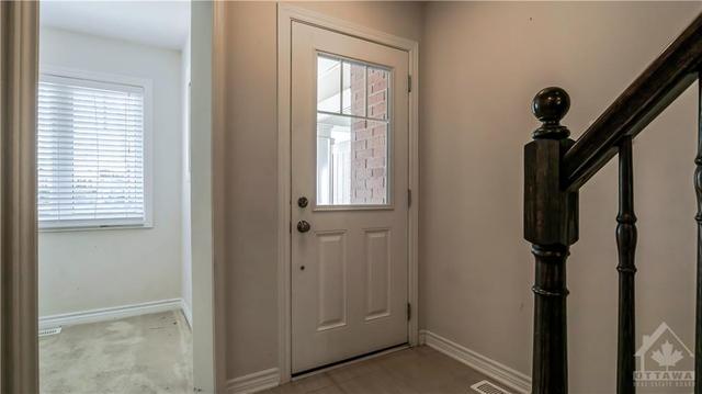 524 Roundleaf Way, Townhouse with 3 bedrooms, 3 bathrooms and 2 parking in Ottawa ON | Image 2