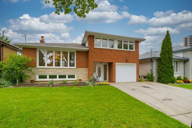 68 Stapleton Dr, House detached with 4 bedrooms, 3 bathrooms and 3 parking in Toronto ON | Image 1