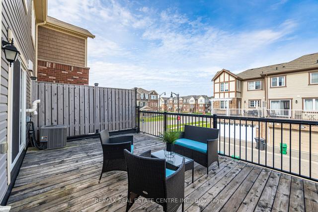12 Metro Cres, House attached with 3 bedrooms, 3 bathrooms and 4 parking in Brampton ON | Image 10