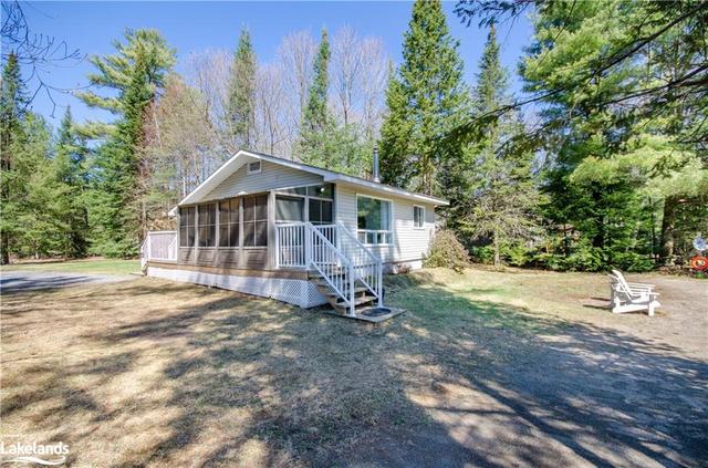 1023 Harmony Lane Private, House detached with 2 bedrooms, 1 bathrooms and 8 parking in Bracebridge ON | Image 30