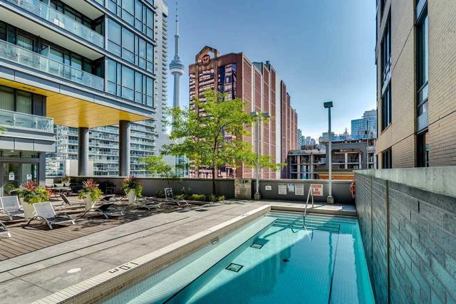 1104 - 8 Charlotte St, Condo with 1 bedrooms, 2 bathrooms and 1 parking in Toronto ON | Image 4