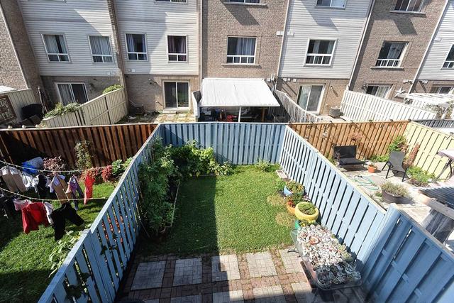14 Pat Brooks Terr, Townhouse with 4 bedrooms, 4 bathrooms and 3 parking in Toronto ON | Image 11