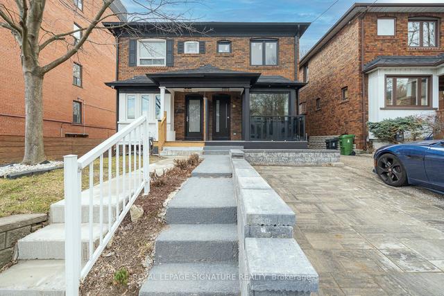 16 Latimer Ave, House semidetached with 3 bedrooms, 3 bathrooms and 1 parking in Toronto ON | Image 23