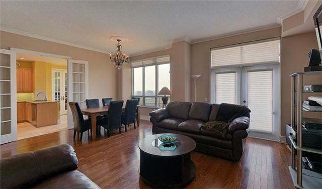 tph 05 - 35 Kingsbridge Garden Circ, Condo with 2 bedrooms, 3 bathrooms and 2 parking in Mississauga ON | Image 5
