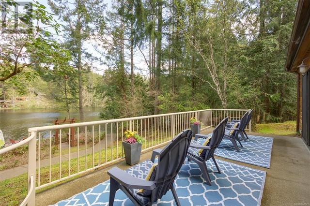 Large Lakeview patio! | Image 29