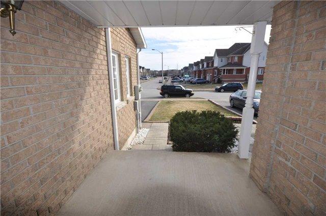 60 Culture Cres, House attached with 3 bedrooms, 2 bathrooms and 2 parking in Brampton ON | Image 2