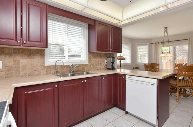 41 Kenwell Cres, House detached with 4 bedrooms, 3 bathrooms and 4 parking in Barrie ON | Image 3