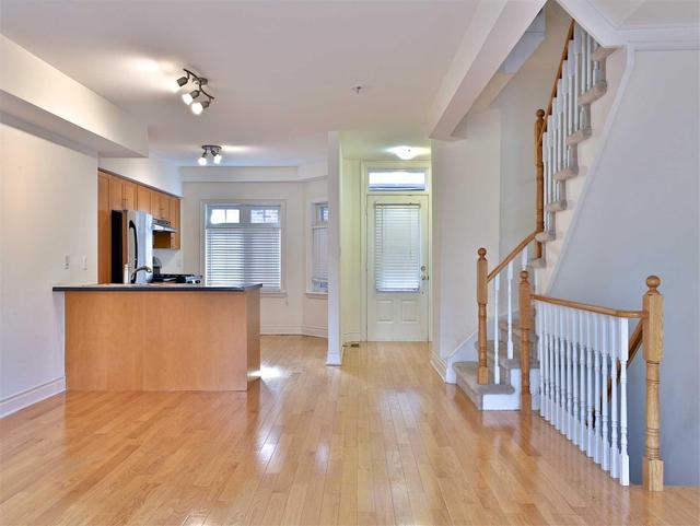 85B Douglas Cres, Townhouse with 3 bedrooms, 2 bathrooms and 2 parking in Toronto ON | Image 4
