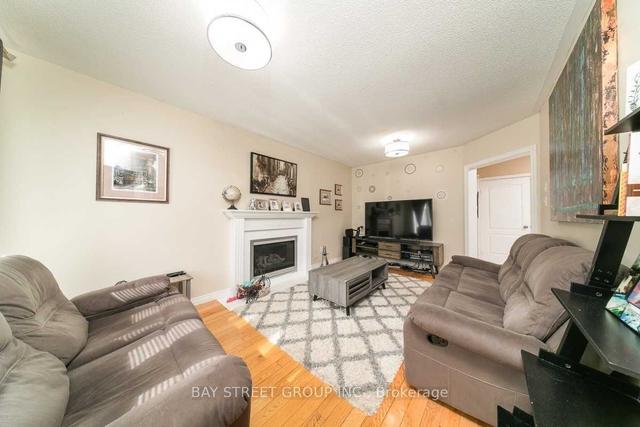 67 Song Bird Dr, House detached with 4 bedrooms, 6 bathrooms and 3 parking in Markham ON | Image 2