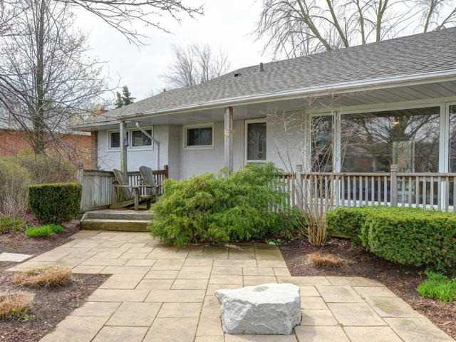 16 Richard St, House detached with 3 bedrooms, 2 bathrooms and 2 parking in St. Catharines ON | Image 2