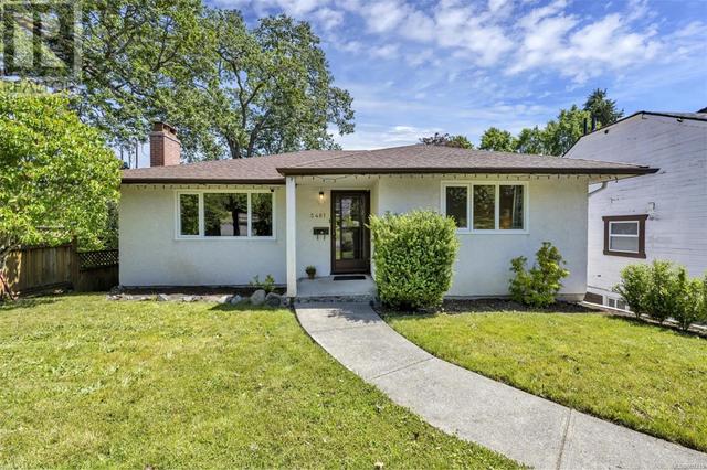 3461 Doncaster Dr, House detached with 5 bedrooms, 2 bathrooms and 4 parking in Saanich BC | Image 2