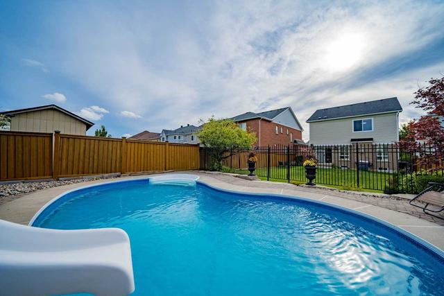 1705 Yardley St, House detached with 3 bedrooms, 4 bathrooms and 4 parking in Oshawa ON | Image 33