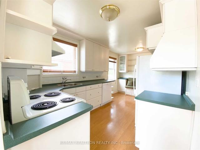 233 Hallmark Ave, House detached with 3 bedrooms, 2 bathrooms and 2 parking in Toronto ON | Image 12