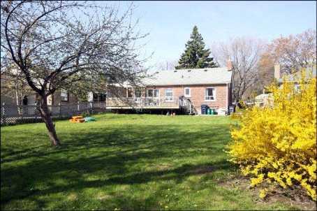 3 Lawndale Rd, House detached with 3 bedrooms, 2 bathrooms and 4 parking in Toronto ON | Image 9