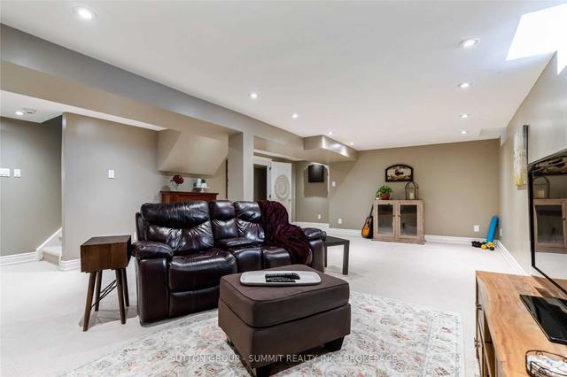 2402 Butternut Cres, House detached with 4 bedrooms, 3 bathrooms and 6 parking in Burlington ON | Image 27
