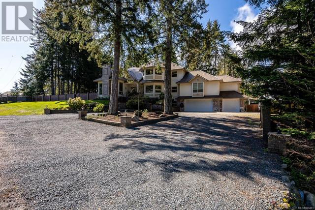 2201 Sea Lion Way, House detached with 5 bedrooms, 6 bathrooms and 7 parking in Comox Valley B (Lazo North) BC | Image 2