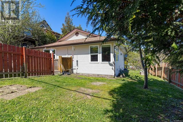 1669 Robert St, House detached with 3 bedrooms, 1 bathrooms and 3 parking in North Cowichan BC | Image 4