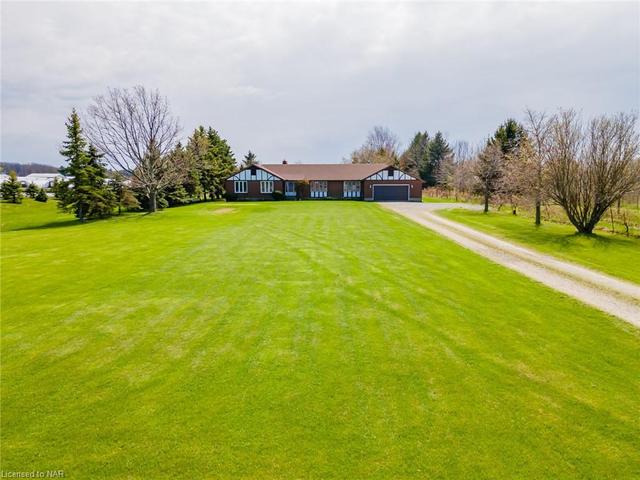 674 Kilman Road, House detached with 3 bedrooms, 2 bathrooms and 13 parking in Pelham ON | Image 1