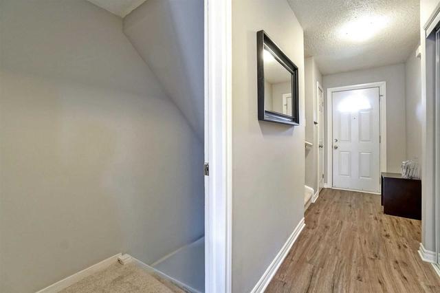 680 Regency Crt, Townhouse with 3 bedrooms, 2 bathrooms and 2 parking in Burlington ON | Image 22