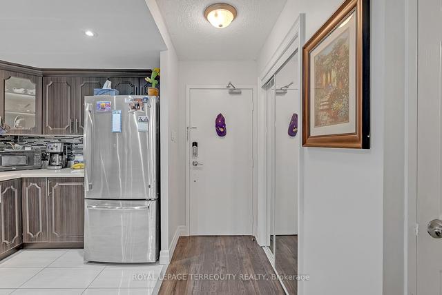 1105 - 4 Lisa St, Condo with 3 bedrooms, 2 bathrooms and 1 parking in Brampton ON | Image 23