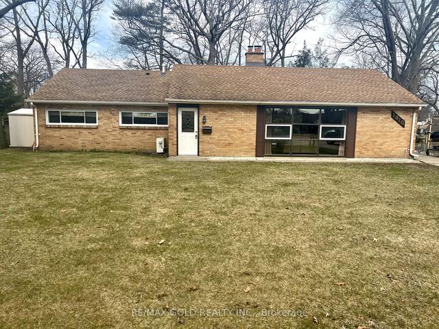 1010 Mccaw St E, House detached with 2 bedrooms, 1 bathrooms and 5 parking in Sarnia ON | Image 32
