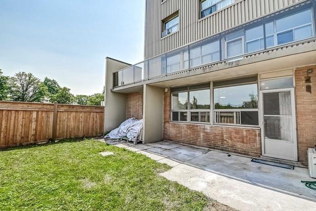unit 23 - 15 Nicklaus Dr, Condo with 4 bedrooms, 2 bathrooms and 1 parking in Hamilton ON | Image 5