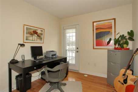 130 Park St E, Townhouse with 3 bedrooms, 4 bathrooms and 2 parking in Mississauga ON | Image 6