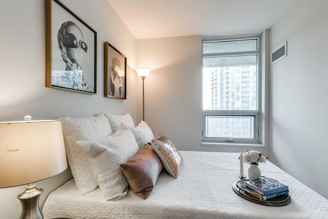 1020 - 38 Joe Shuster Way, Condo with 1 bedrooms, 1 bathrooms and 0 parking in Toronto ON | Image 7