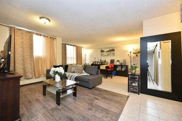502 - 940 Caledonia Rd, Condo with 3 bedrooms, 1 bathrooms and 1 parking in Toronto ON | Image 8