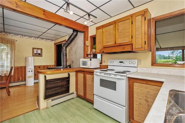 15164 Concession 1 2 Road, House detached with 3 bedrooms, 1 bathrooms and 8 parking in North Stormont ON | Image 12