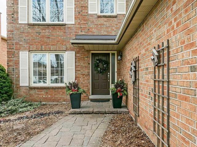 1484 Princeton Cres, House detached with 3 bedrooms, 3 bathrooms and 2 parking in Oakville ON | Image 2