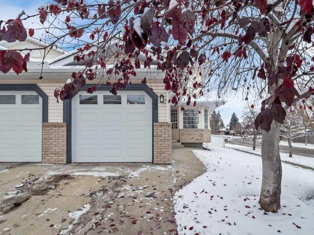 33 Silvergrove Close Nw, Home with 3 bedrooms, 2 bathrooms and 1 parking in Calgary AB | Image 2