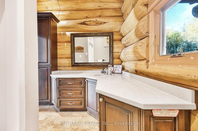 240 Kanichee Mine Rd, House detached with 9 bedrooms, 6 bathrooms and 6 parking in Temagami ON | Image 17