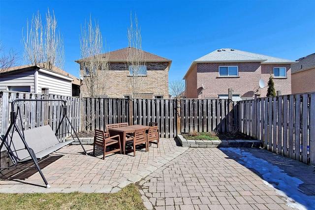 31 Ravineview Dr, House semidetached with 3 bedrooms, 3 bathrooms and 3 parking in Vaughan ON | Image 25