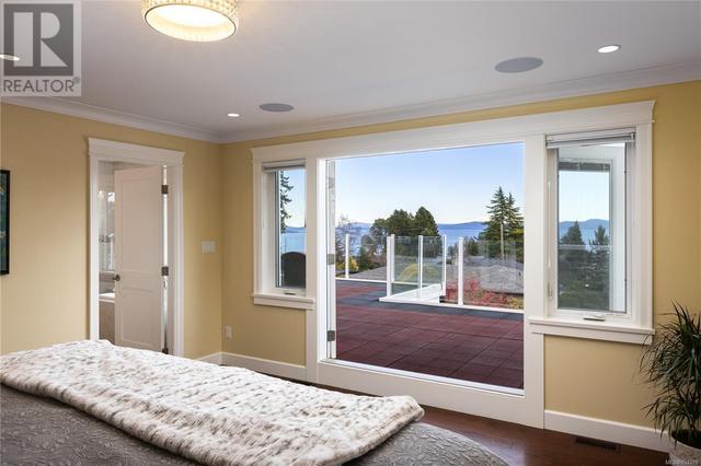 4924 Winterburn Pl, House detached with 8 bedrooms, 6 bathrooms and 5 parking in Saanich BC | Image 27