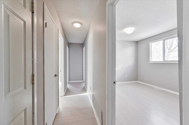 80 Elizabeth St, House detached with 3 bedrooms, 2 bathrooms and 5 parking in Barrie ON | Image 3