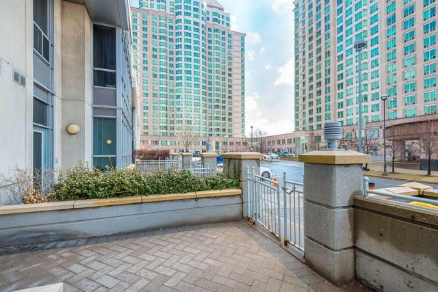 Th125 - 38 Lee Centre Dr, Townhouse with 2 bedrooms, 2 bathrooms and 1 parking in Toronto ON | Image 2
