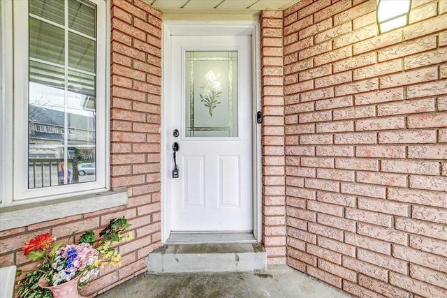 19 Stirrup Crt, House attached with 3 bedrooms, 3 bathrooms and 3 parking in Brampton ON | Image 22