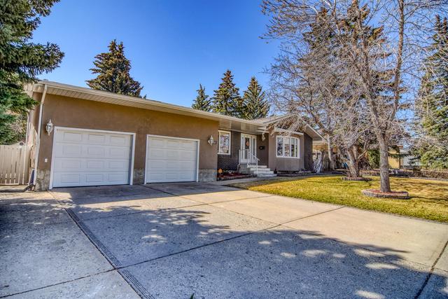 423 Lake Bonavista Drive Se, House detached with 3 bedrooms, 3 bathrooms and 6 parking in Calgary AB | Image 1