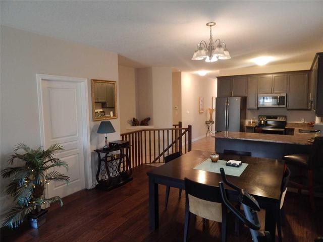 302 Keystone Cres, House attached with 2 bedrooms, 2 bathrooms and 1 parking in Hamilton ON | Image 4