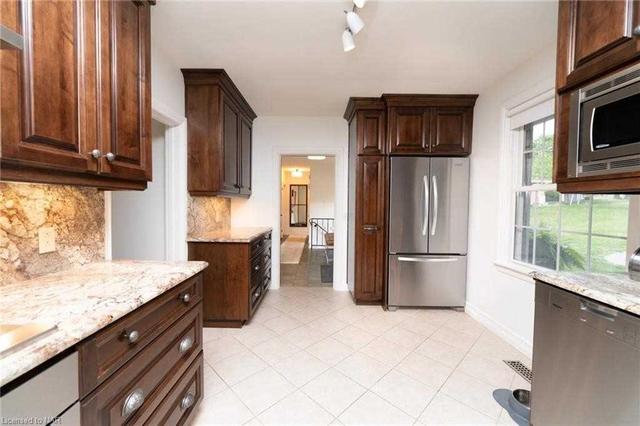 234 Riverview Blvd, House detached with 1 bedrooms, 2 bathrooms and 7 parking in St. Catharines ON | Image 2