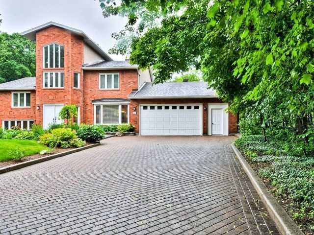 11 Fairhaven Way, House detached with 3 bedrooms, 3 bathrooms and 10 parking in Ottawa ON | Image 1